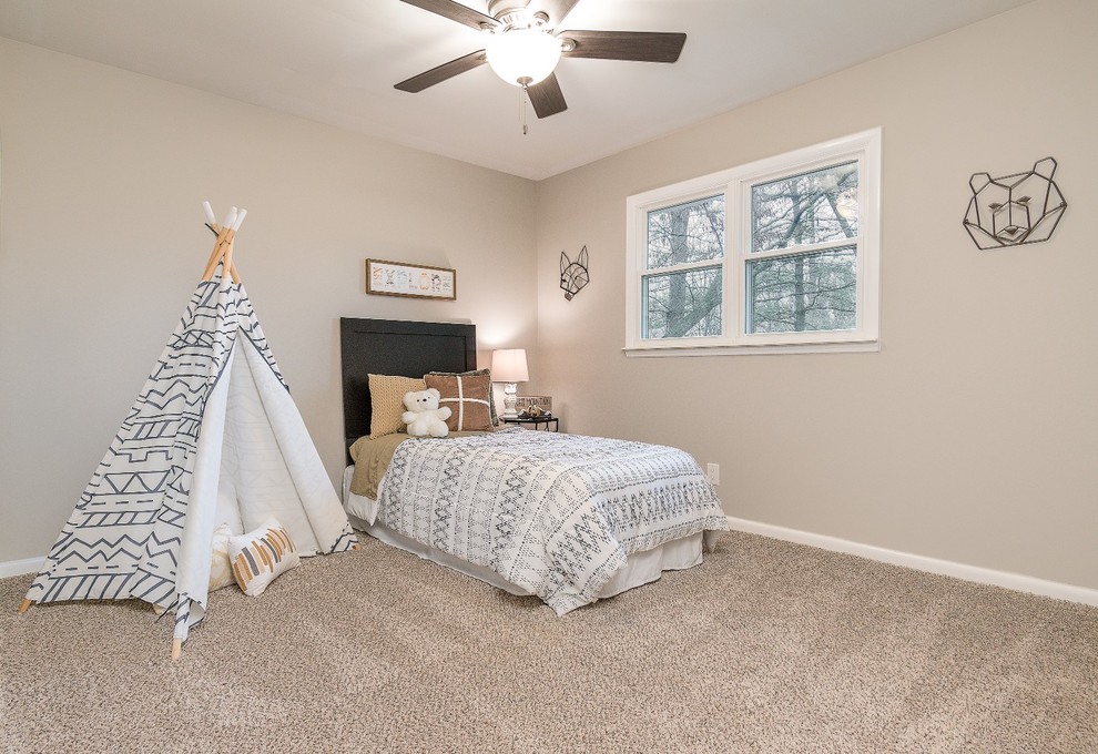 Cette image montre une chambre d'enfant de 4 à 10 ans rustique avec un mur gris, moquette et un sol beige.