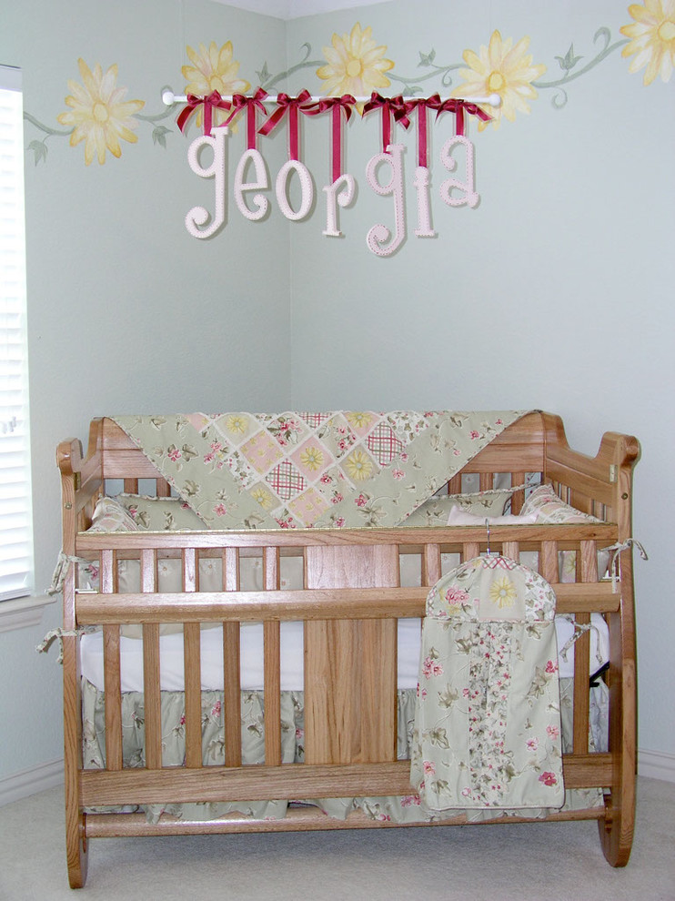 Inspiration for a timeless kids' room remodel in Dallas