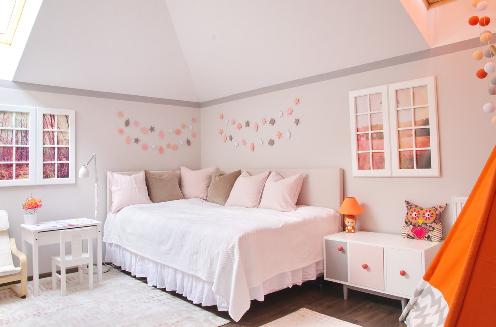 Ejemplo de dormitorio infantil de 4 a 10 años contemporáneo de tamaño medio con paredes grises