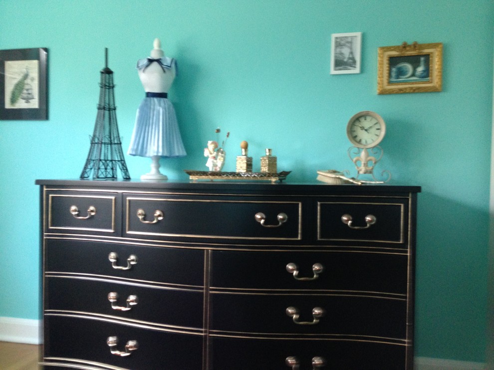 Elegant kids' room photo in Other