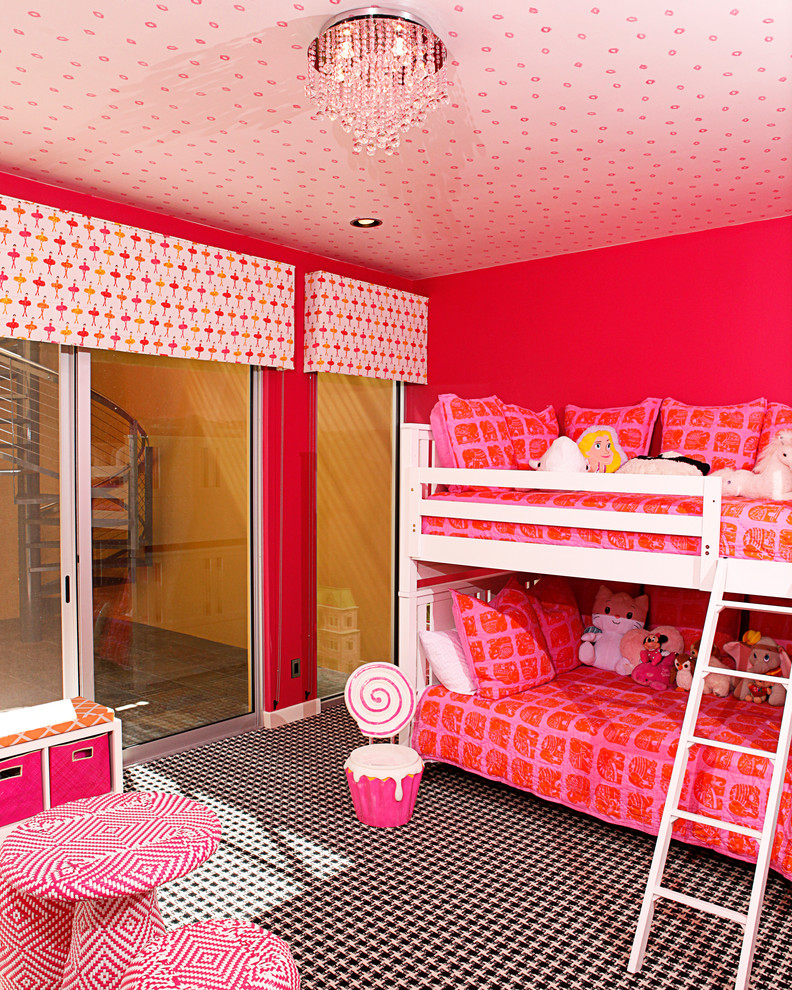 На фото: детская в современном стиле с спальным местом, розовыми стенами и ковровым покрытием для девочки, двоих детей