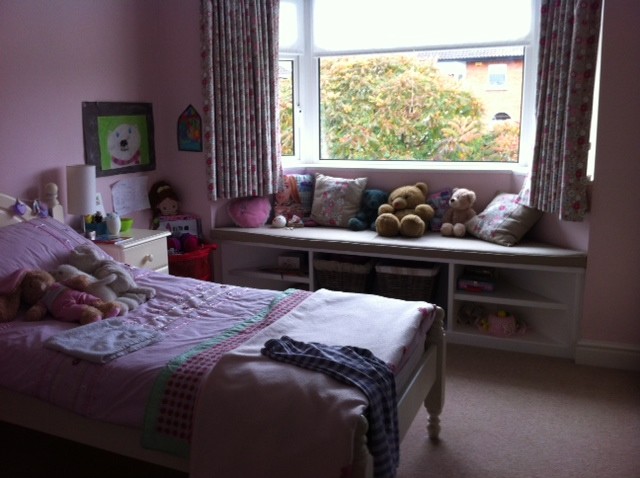 Design ideas for a traditional kids' bedroom in Dublin.