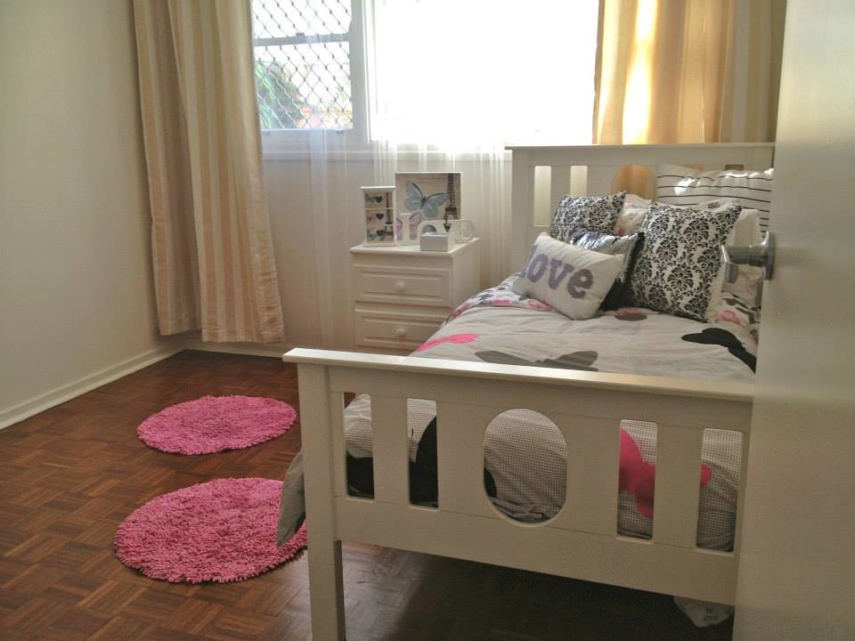This is an example of an eclectic kids' bedroom in Gold Coast - Tweed.