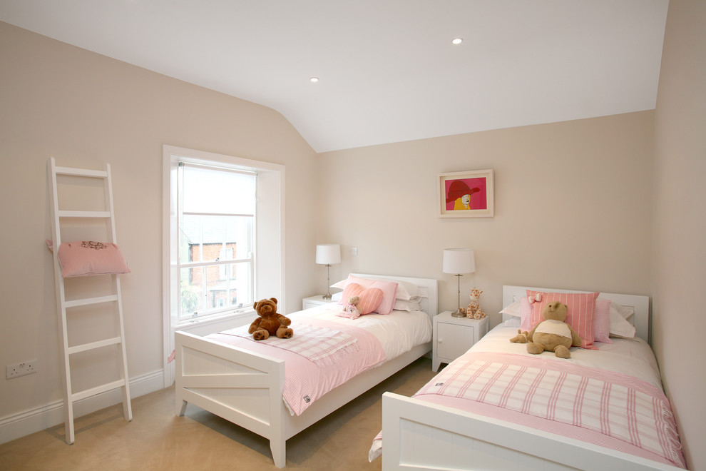 This is an example of a classic children’s room for girls in Dublin with carpet.