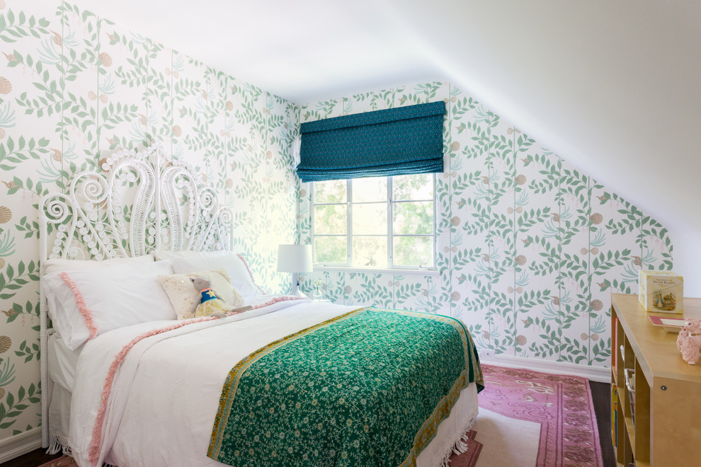 Imagen de dormitorio infantil de 4 a 10 años bohemio pequeño con paredes multicolor