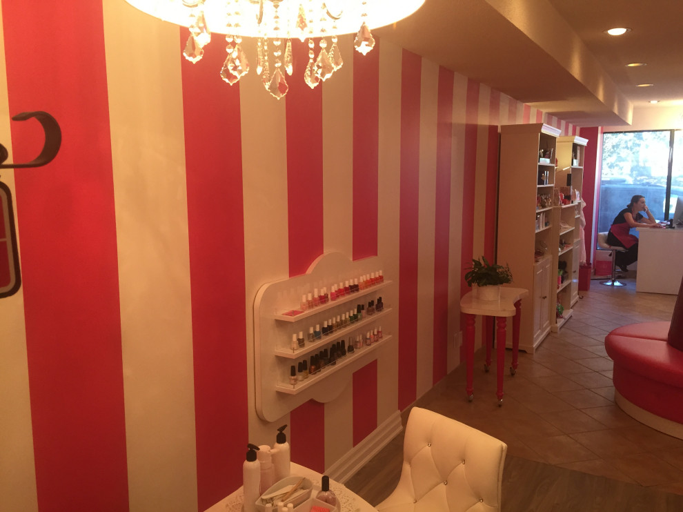 Mittelgroßes Stilmix Mädchenzimmer mit Spielecke und rosa Wandfarbe in Toronto