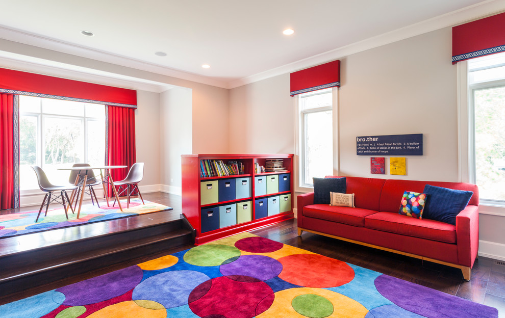 Diseño de habitación infantil unisex clásica con paredes grises y suelo marrón