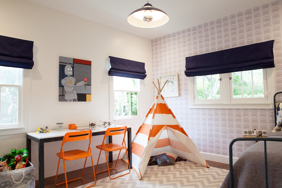 Пример оригинального дизайна: детская среднего размера в стиле неоклассика (современная классика) с спальным местом, разноцветными стенами и паркетным полом среднего тона для мальчика, подростка