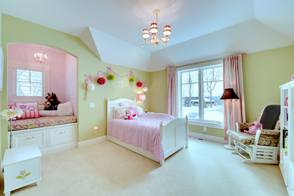 ミネアポリスにあるトラディショナルスタイルのおしゃれな子供の寝室の写真