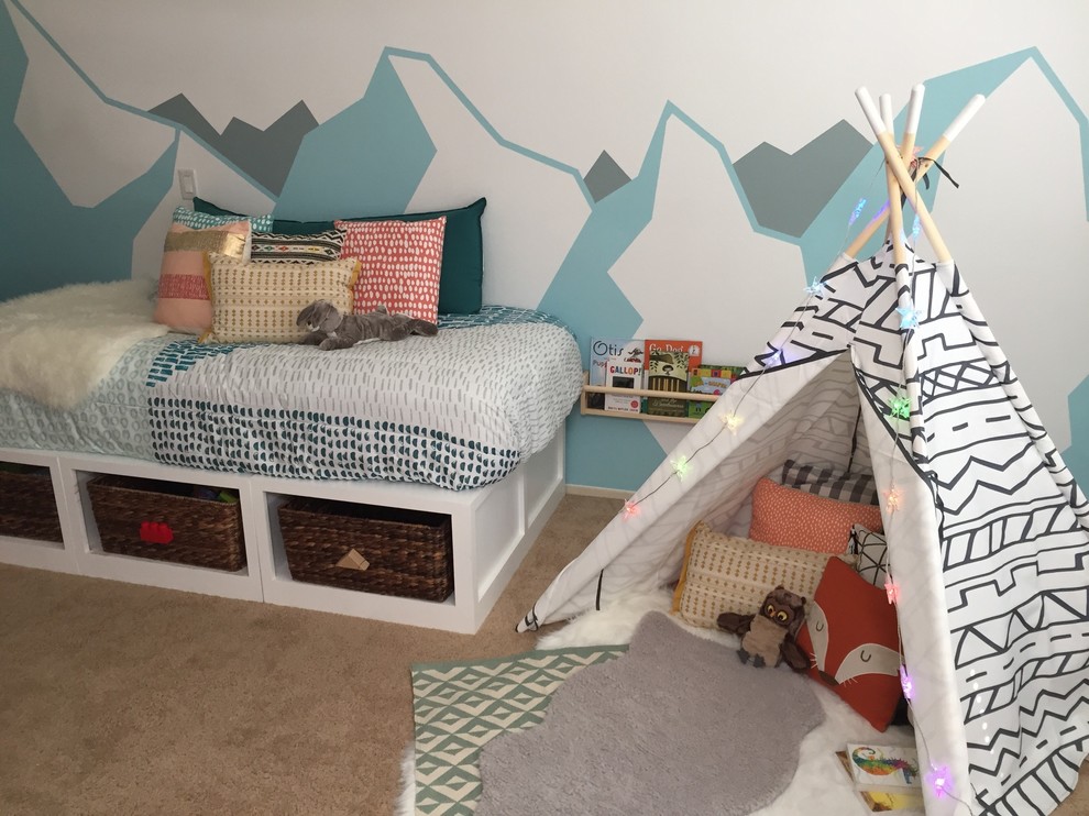 Mittelgroßes Modernes Kinderzimmer mit Spielecke und Teppichboden in Los Angeles