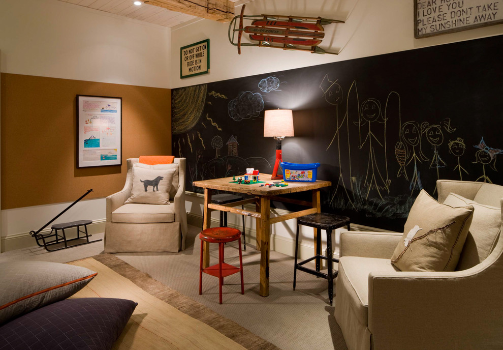 Neutrales Rustikales Kinderzimmer mit Teppichboden und bunten Wänden in Denver