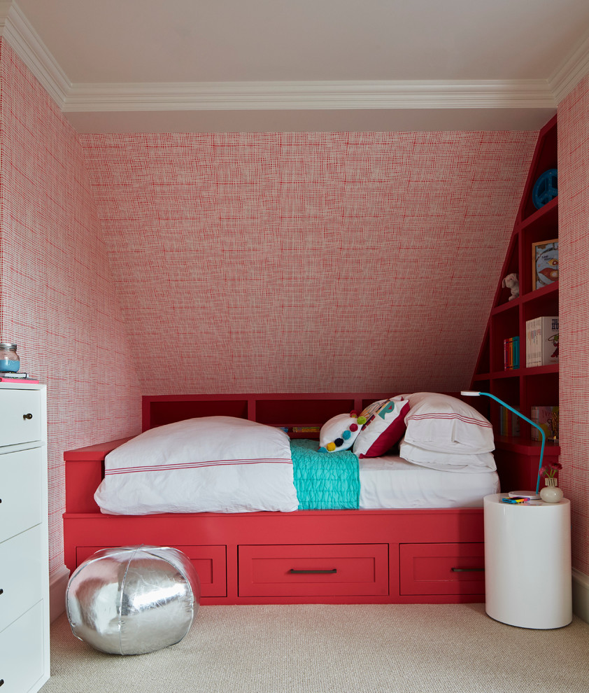 Idee per un'In mansarda cameretta per bambini da 4 a 10 anni chic con moquette e pareti multicolore