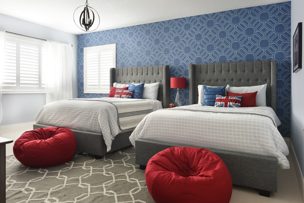 Inspiration för ett vintage pojkrum kombinerat med sovrum och för 4-10-åringar, med blå väggar, heltäckningsmatta och beiget golv