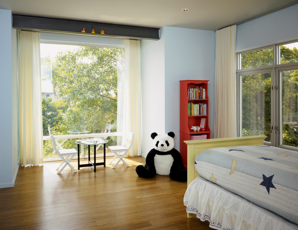Immagine di una cameretta da letto contemporanea con pareti blu