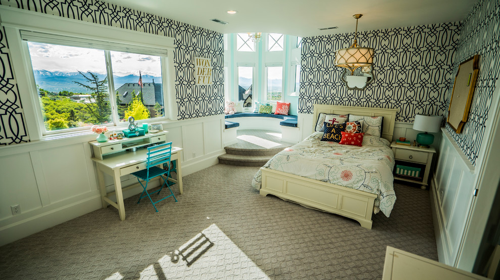 Diseño de dormitorio infantil clásico renovado de tamaño medio con moqueta
