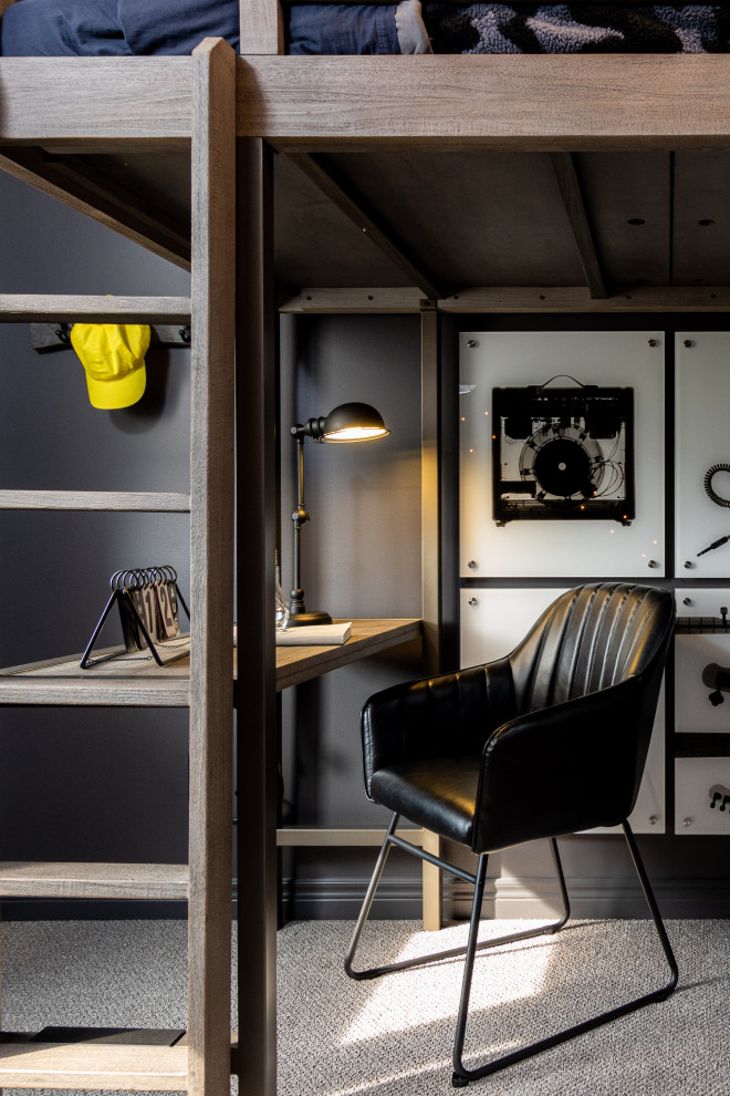 Idéer för ett mellanstort klassiskt barnrum kombinerat med skrivbord, med grå väggar, heltäckningsmatta och grått golv