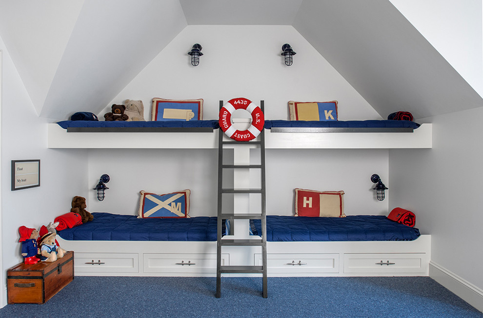 Свежая идея для дизайна: нейтральная детская в морском стиле с спальным местом, серыми стенами, ковровым покрытием и синим полом для двоих детей - отличное фото интерьера
