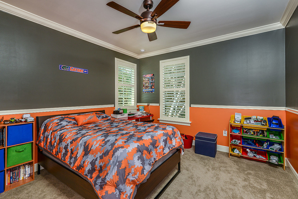 Idées déco pour une chambre d'enfant de 4 à 10 ans classique de taille moyenne avec un mur multicolore et moquette.