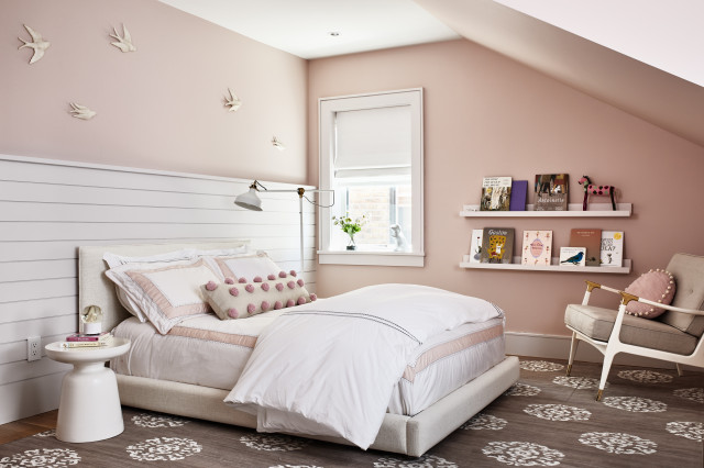 Rosa y blanco para el bonito dormitorio de una niña de cinco años