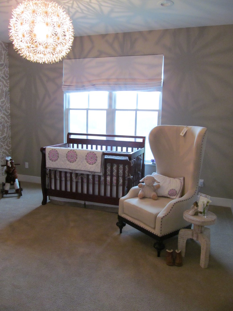 シーダーラピッズにあるモダンスタイルのおしゃれな赤ちゃん部屋の写真