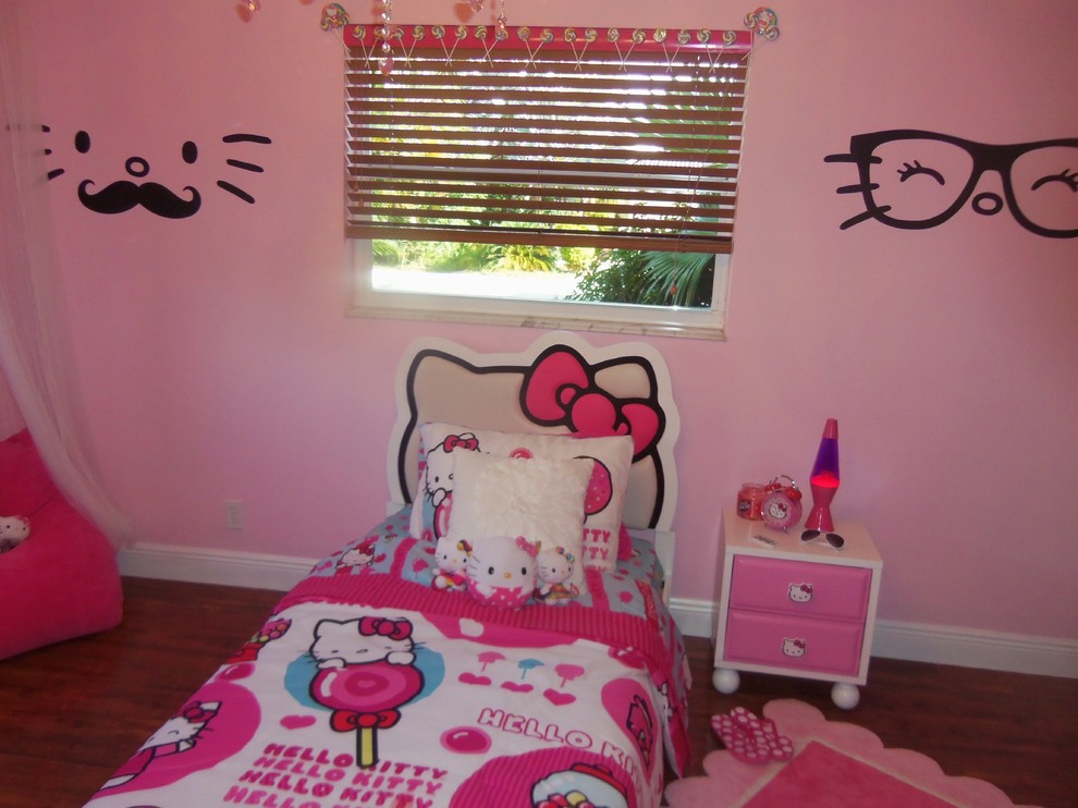 This is an example of a classic kids' bedroom in Miami.
