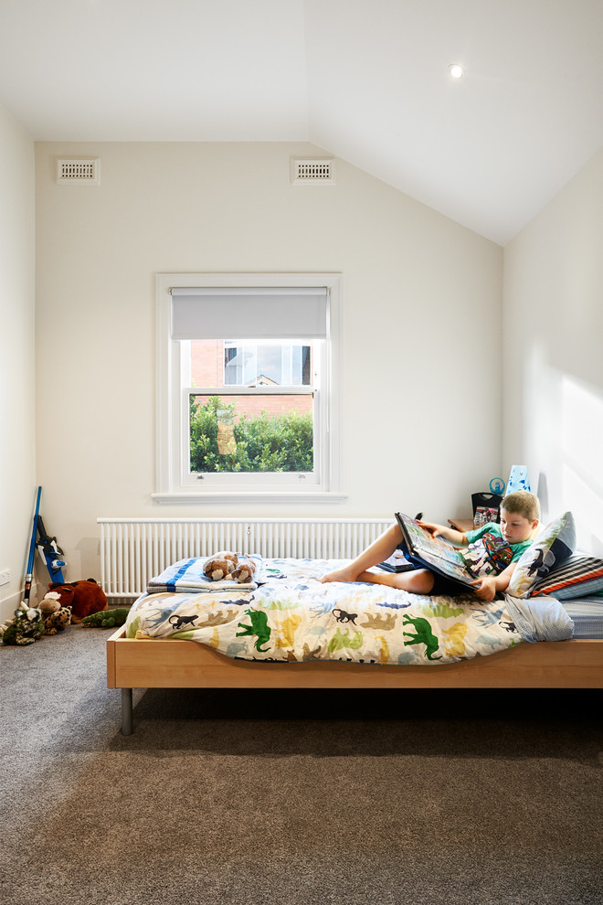 Источник вдохновения для домашнего уюта: детская в современном стиле с белыми стенами и ковровым покрытием