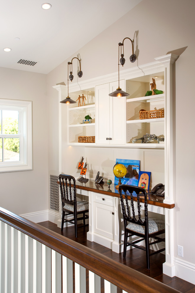 Inspiration for a timeless gender-neutral kids' study room remodel in Los Angeles