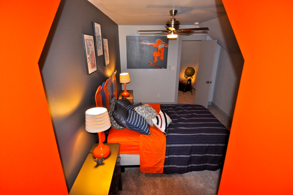 Idéer för funkis barnrum kombinerat med sovrum, med heltäckningsmatta och flerfärgade väggar