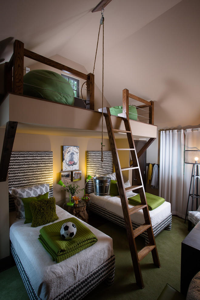 Ejemplo de dormitorio infantil minimalista de tamaño medio con paredes beige y moqueta