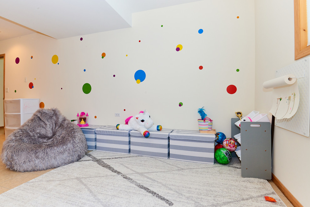 Bild på ett mellanstort funkis flickrum kombinerat med lekrum och för 4-10-åringar