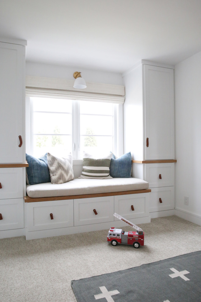 Foto de dormitorio infantil de 4 a 10 años campestre de tamaño medio con paredes blancas, moqueta y suelo gris