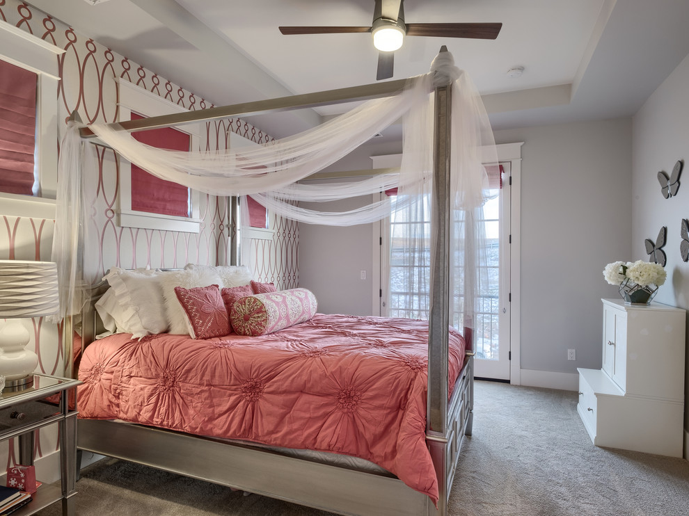 На фото: детская в стиле неоклассика (современная классика) с спальным местом, серыми стенами и ковровым покрытием для подростка, девочки