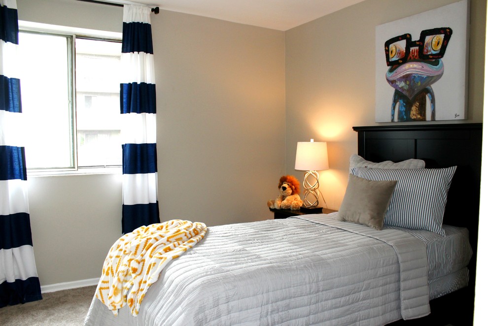 Small contemporary children’s room for boys in Toronto with grey walls and carpet.