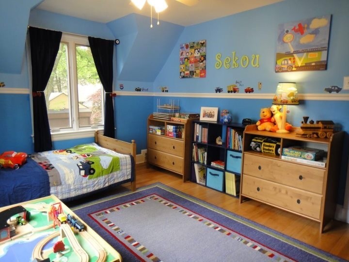 This is an example of a classic kids' bedroom in Philadelphia.