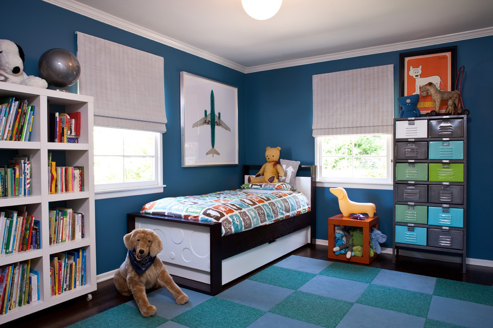 Photo of a traditional toddler’s room for boys in Los Angeles with blue walls.