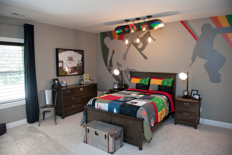 На фото: детская в классическом стиле с спальным местом, серыми стенами и ковровым покрытием для подростка, мальчика