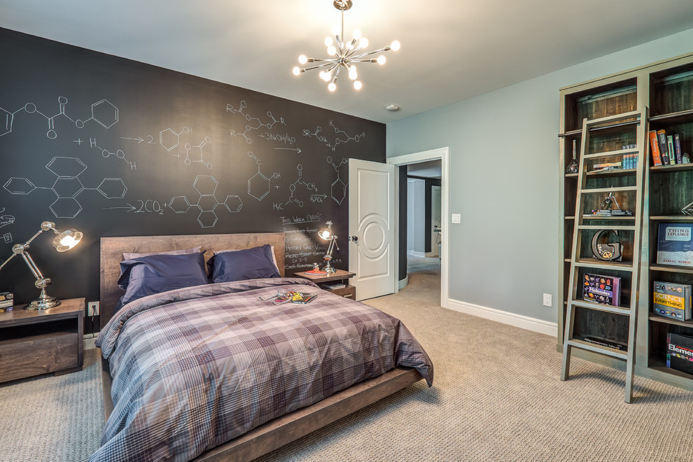 Imagen de dormitorio infantil rural grande con paredes grises, moqueta y suelo beige