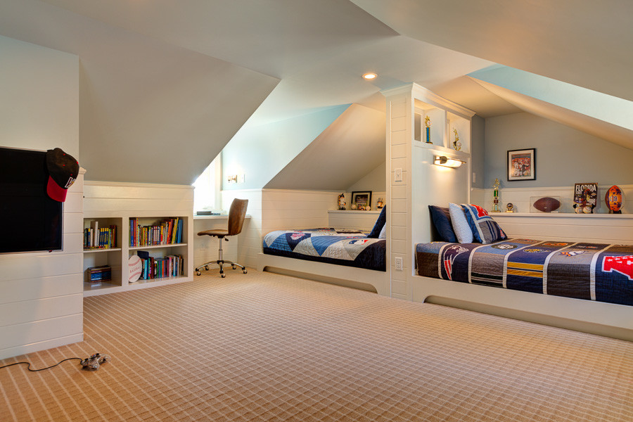Источник вдохновения для домашнего уюта: большая нейтральная детская в классическом стиле с спальным местом, серыми стенами, ковровым покрытием и бежевым полом для подростка