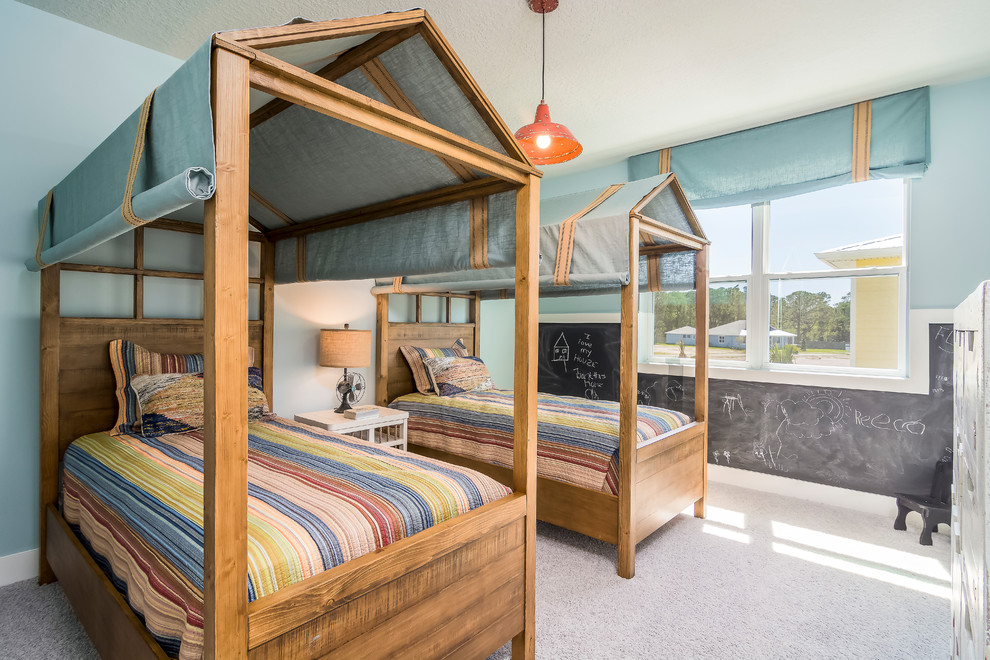 Immagine di una cameretta da letto classica di medie dimensioni con pareti blu, moquette e pavimento grigio
