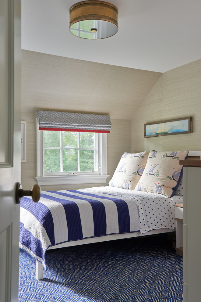 Inspiration för ett litet vintage pojkrum kombinerat med sovrum och för 4-10-åringar, med grå väggar, heltäckningsmatta och blått golv