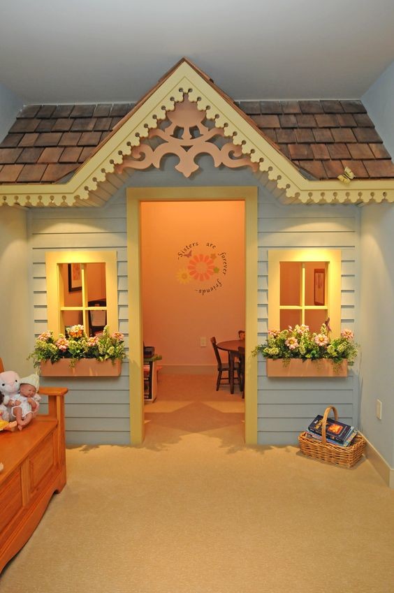 Idée de décoration pour une chambre d'enfant de 4 à 10 ans tradition avec un mur bleu et moquette.