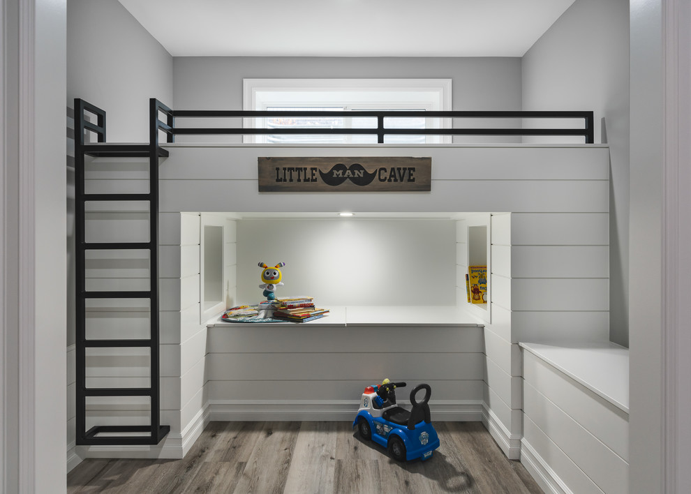Diseño de dormitorio infantil de 4 a 10 años tradicional renovado pequeño con paredes blancas, suelo laminado y suelo gris