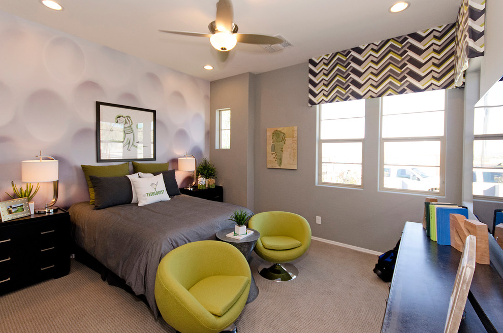 Idéer för ett mellanstort klassiskt pojkrum kombinerat med sovrum och för 4-10-åringar, med grå väggar och heltäckningsmatta
