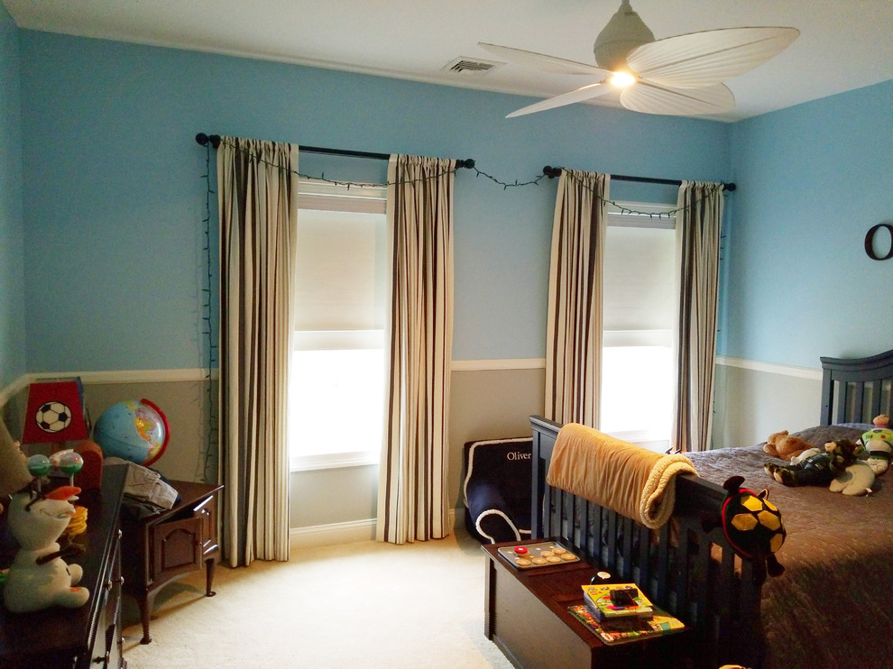 Идея дизайна: детская среднего размера в классическом стиле с спальным местом, синими стенами, ковровым покрытием и бежевым полом для подростка, мальчика