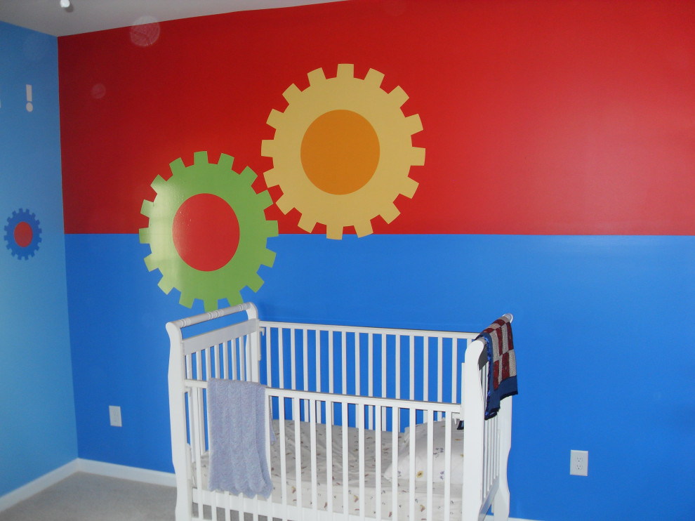 Aménagement d'une chambre d'enfant de 1 à 3 ans moderne de taille moyenne avec un mur multicolore, moquette et un sol beige.