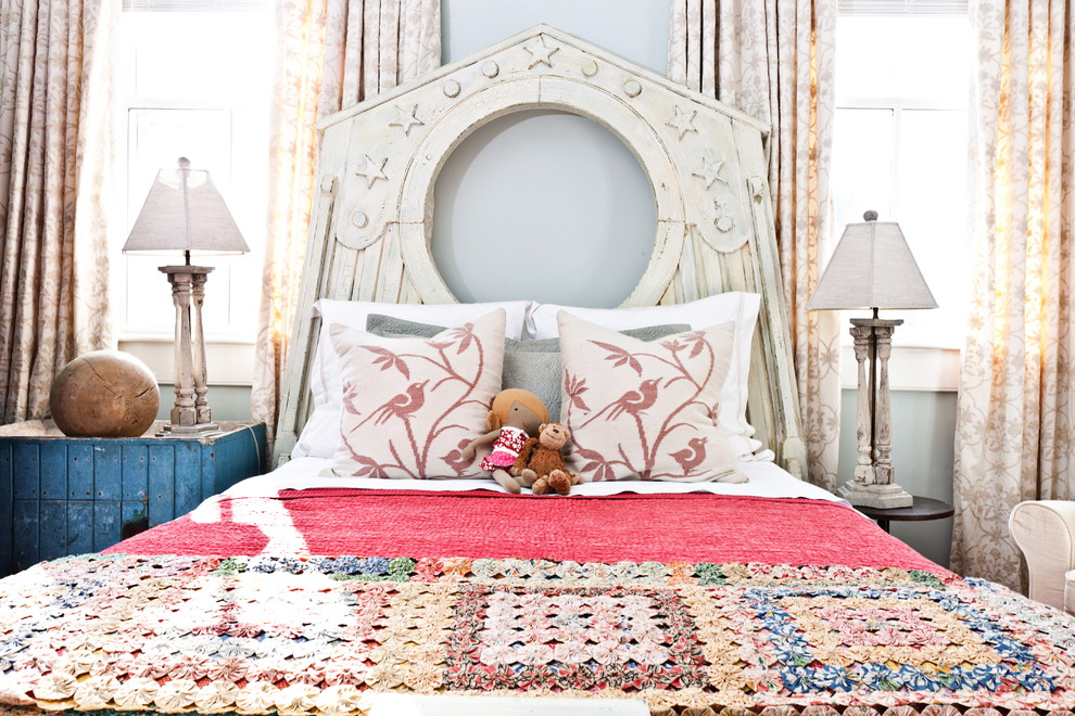 Shabby-Style Mädchenzimmer mit Schlafplatz und grauer Wandfarbe in Charleston