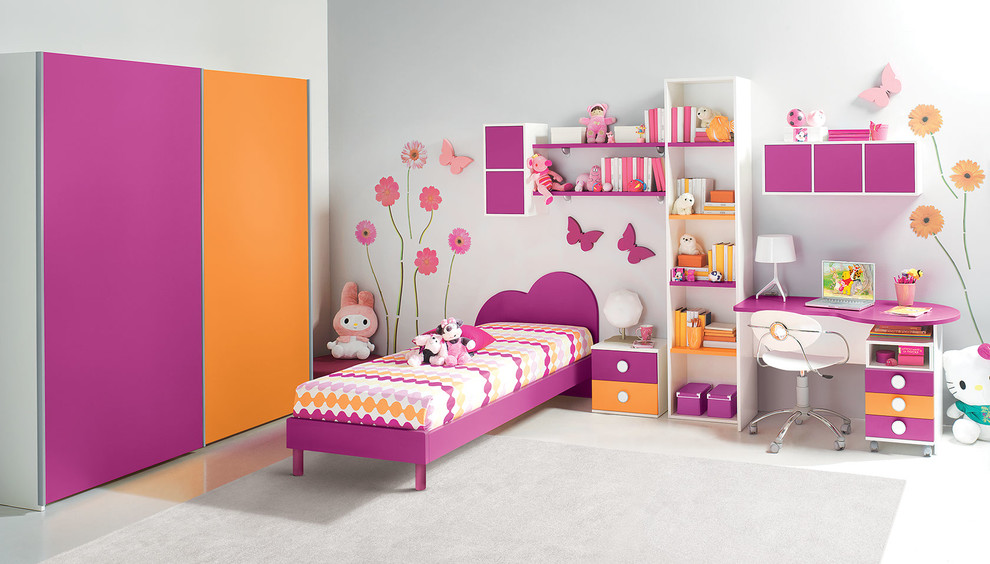 Imagen de dormitorio infantil contemporáneo con escritorio