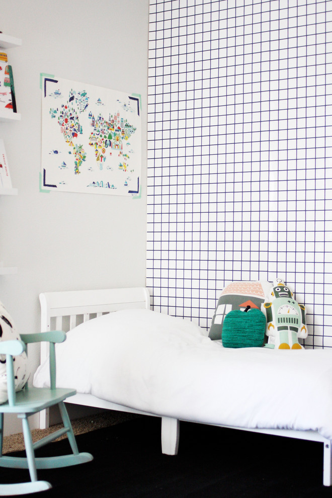 Modelo de dormitorio infantil de 1 a 3 años contemporáneo con paredes blancas