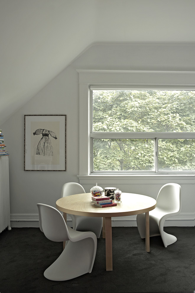 Inspiration pour une chambre neutre design avec un bureau, un mur blanc et moquette.