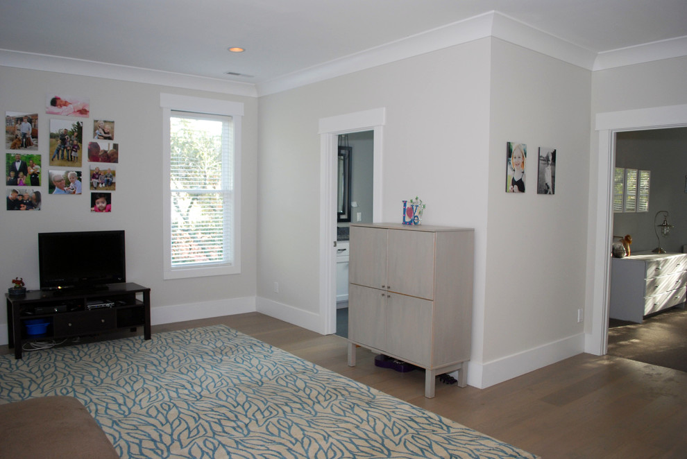 Example of a trendy kids' room design in Charleston